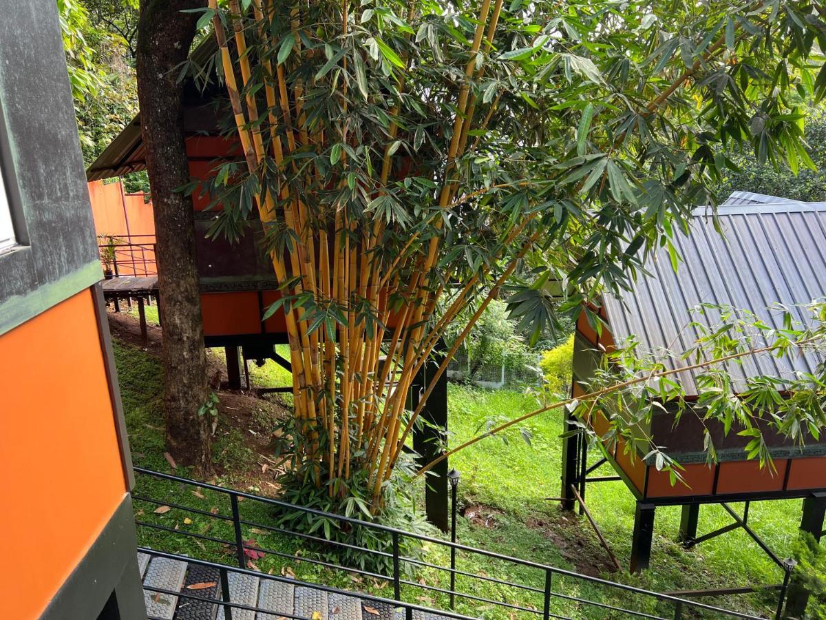 Santhi Hill View Resort Munnar Exteriör bild