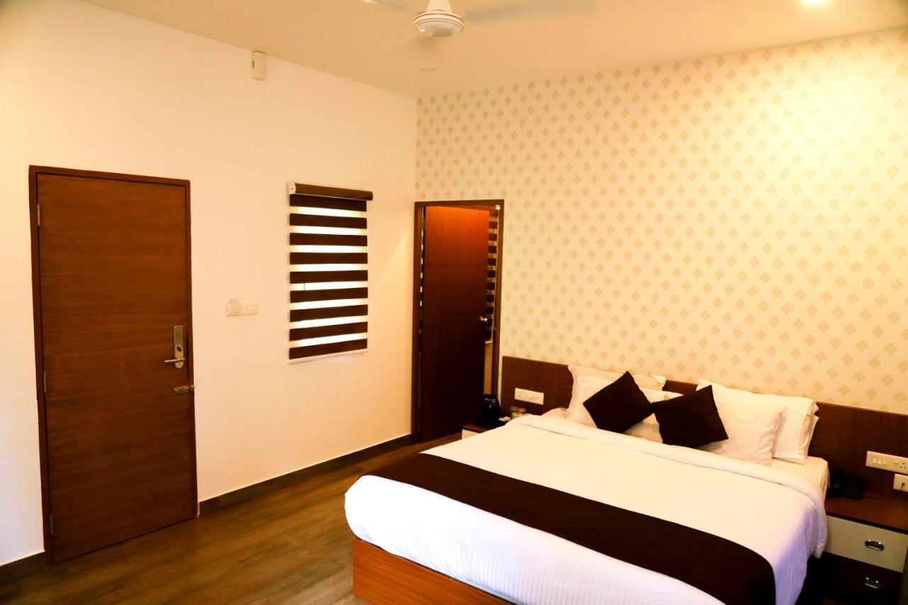 Santhi Hill View Resort Munnar Exteriör bild
